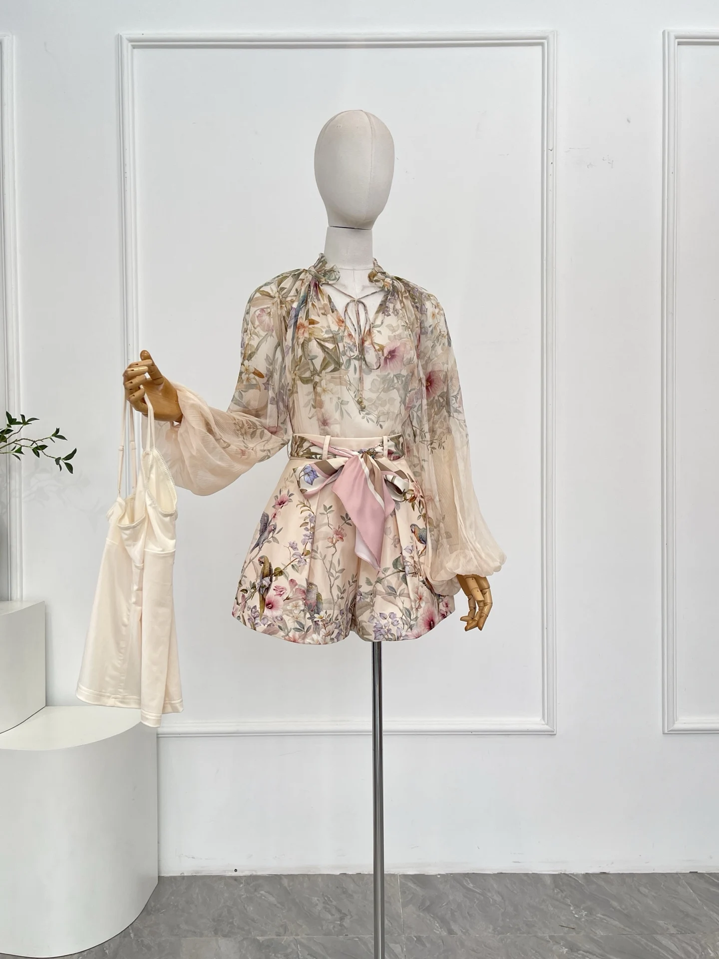 

2025 New Pink Flowers and Birds Print Long Sleeve Blouse Tops and Shorts Set