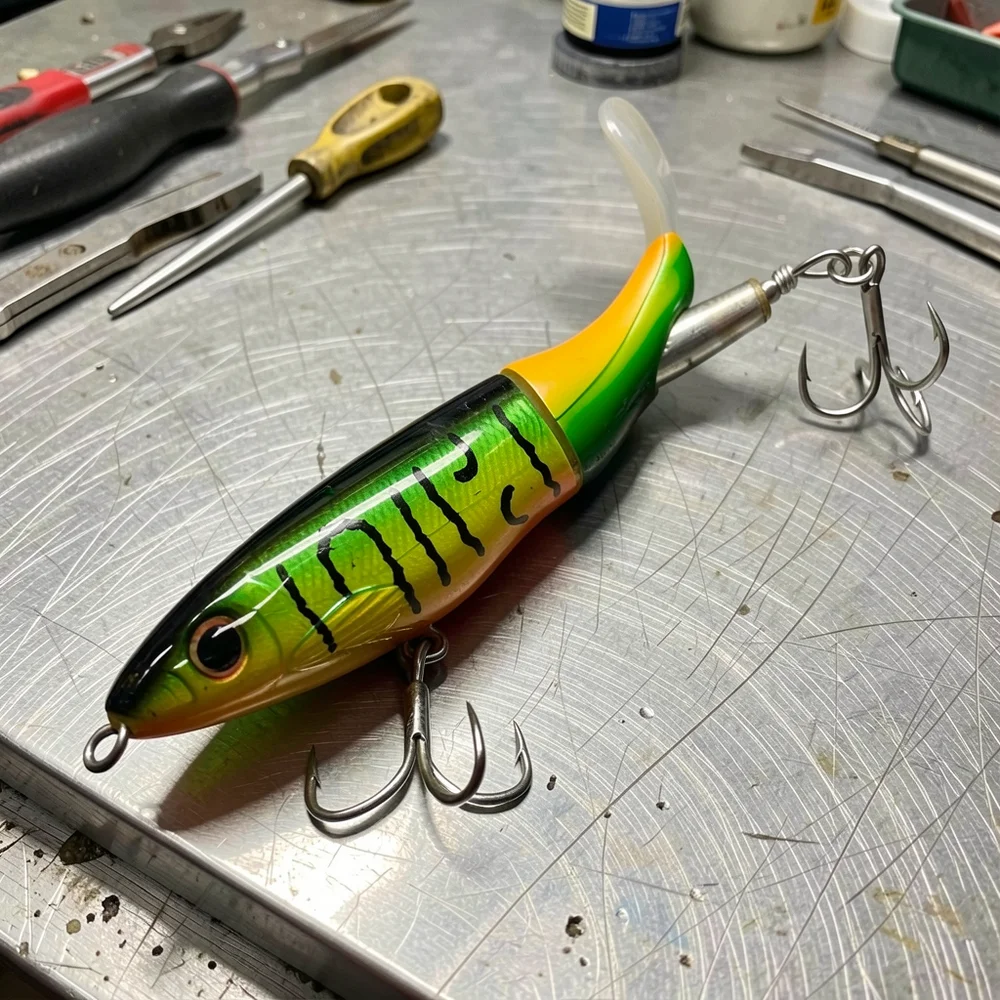 Surface Tractor Fishing Lure 13g 15g 36g Rotating Tail Hard Bait with Splash Sound for Freshwater Saltwater
