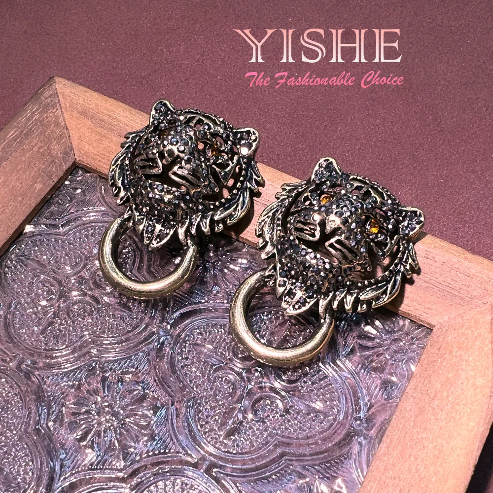 Medieval vintage earrings for women, retro heavy industry hollowed out lion head court style animal personality high-end earring