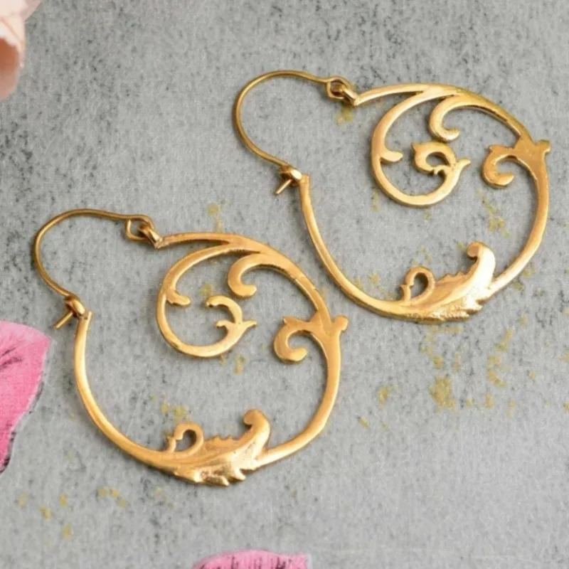 Vintage Curly Grass Pattern Women's Dangle Earrings Hollow Out Design Artistic Luxurious Style Versatile Stylish Earrings