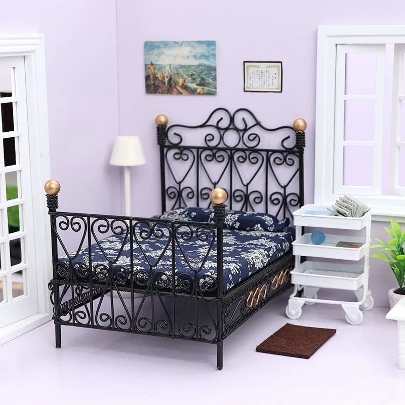 

1:12 Dollhouse Mini Double Bed Home Bedroom Furniture Toy Gift Living Room Furniture Model Beautiful Handmade Iron Toy