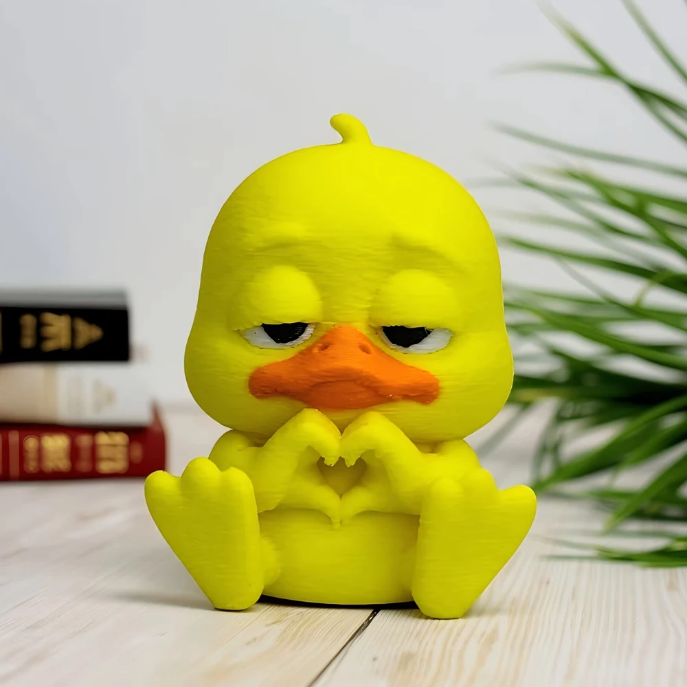 1 pieza de decoración para coche con diseño de pato y manos en forma de corazón, adorable estatua de pato sentado, estampado multicolor para salpicadero o escritorio. Regalo premium para San Valentín.