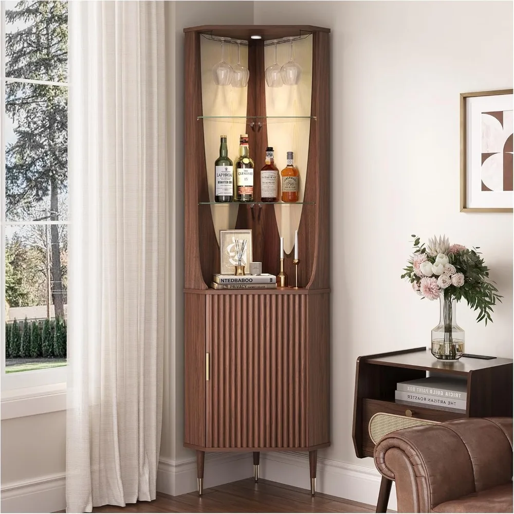 Armadietto da bar ad angolo alto 70", armadio portaoggetti scanalato moderno di metà secolo con ripiani in vetro, porta e illuminazione a LED, salvaspazio