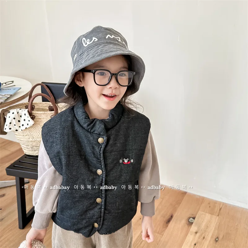 

2025 children's clothing autumn and winter clothing, children's Korean version of denim padded vest girls and boys winter vest 1