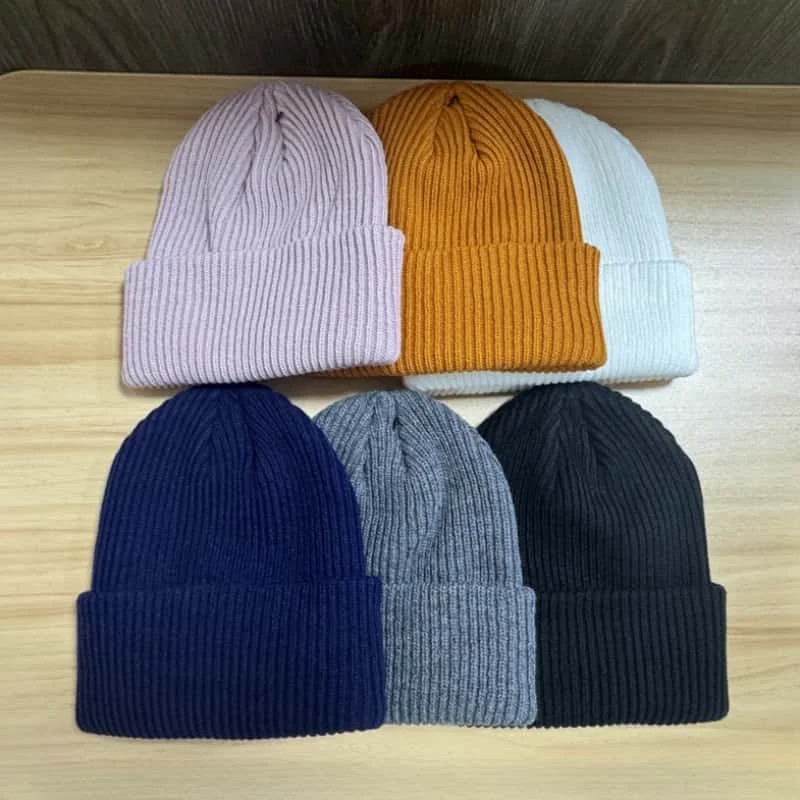 available in 6 colors Men's and women's winter warm knitted hats brimless hats warm skiing hats beanie hats brimless urine hats