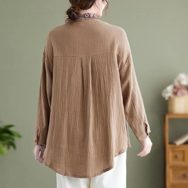 Camisa de manga larga holgada reductora de edad con parche de doble capa para mujer