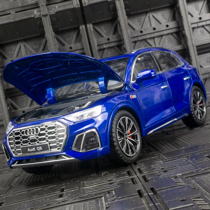 1:24 modelo de carro em liga Audi Q5, portas e capô do motor, porta-malas pode ser aberto, brinquedos de som e luz para crianças, presentes
