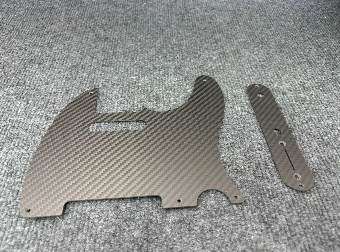 A Set of Electric Guitar Pickguard Real Carbon Fiber Pickguard Control Plate with Screws for T L Guitarra in High Quality