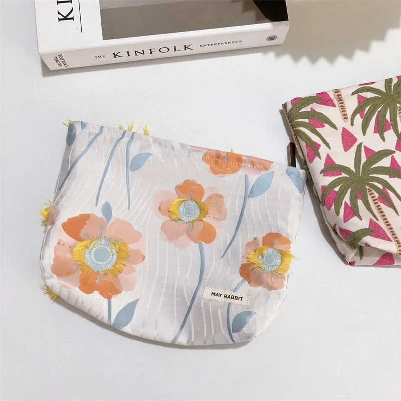 Floral Cosmetic Bag Women Makeup Bag Flower Print Makeup Pouch Large Capacity Skincare Storage Bag Travel Cosmetic Organizer