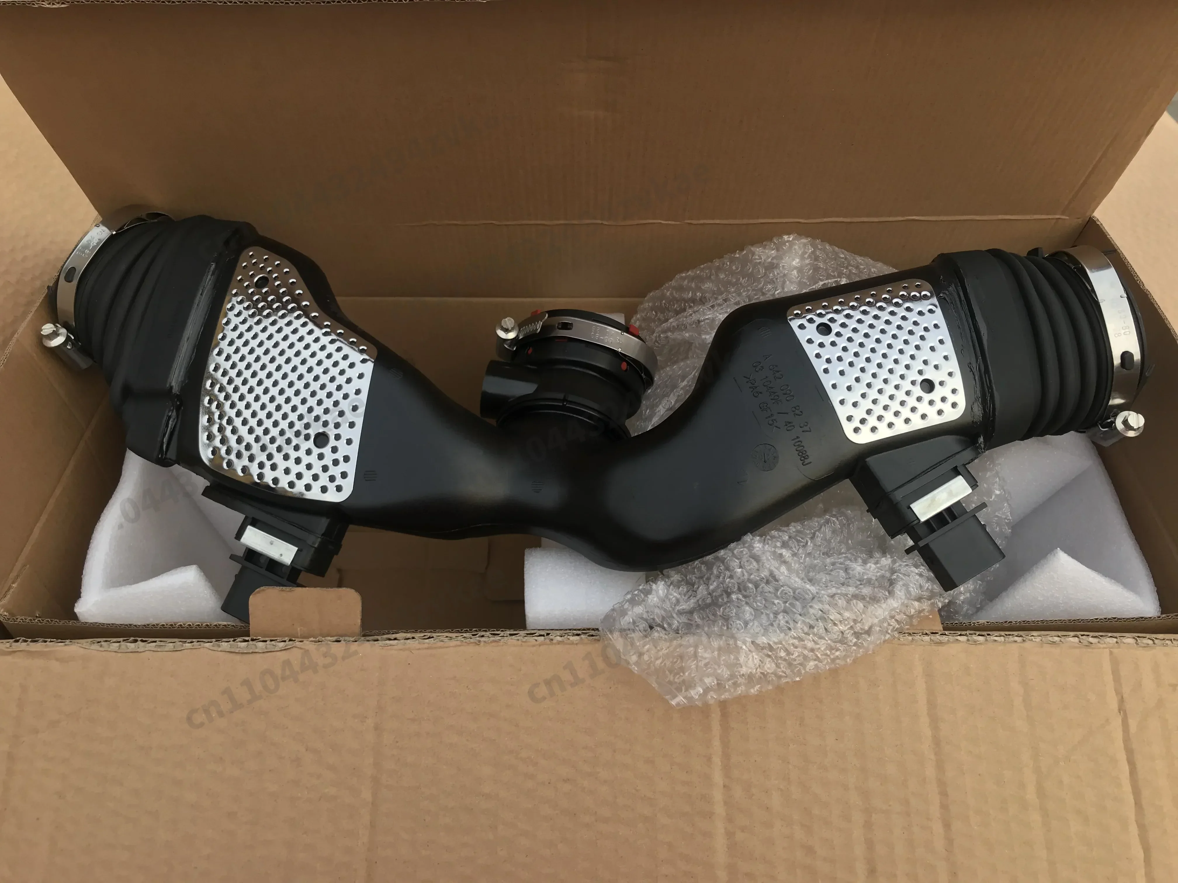 2026 A6420908237 Air intake manifold  Pipe With Air Mass Sensor for mercedes  benz intake manifold OM642 V6 CDI Engine Turbo