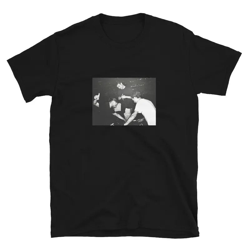 

Футболка от Fred Again Skrillex с принтом для танцевальной музыкальной Машины