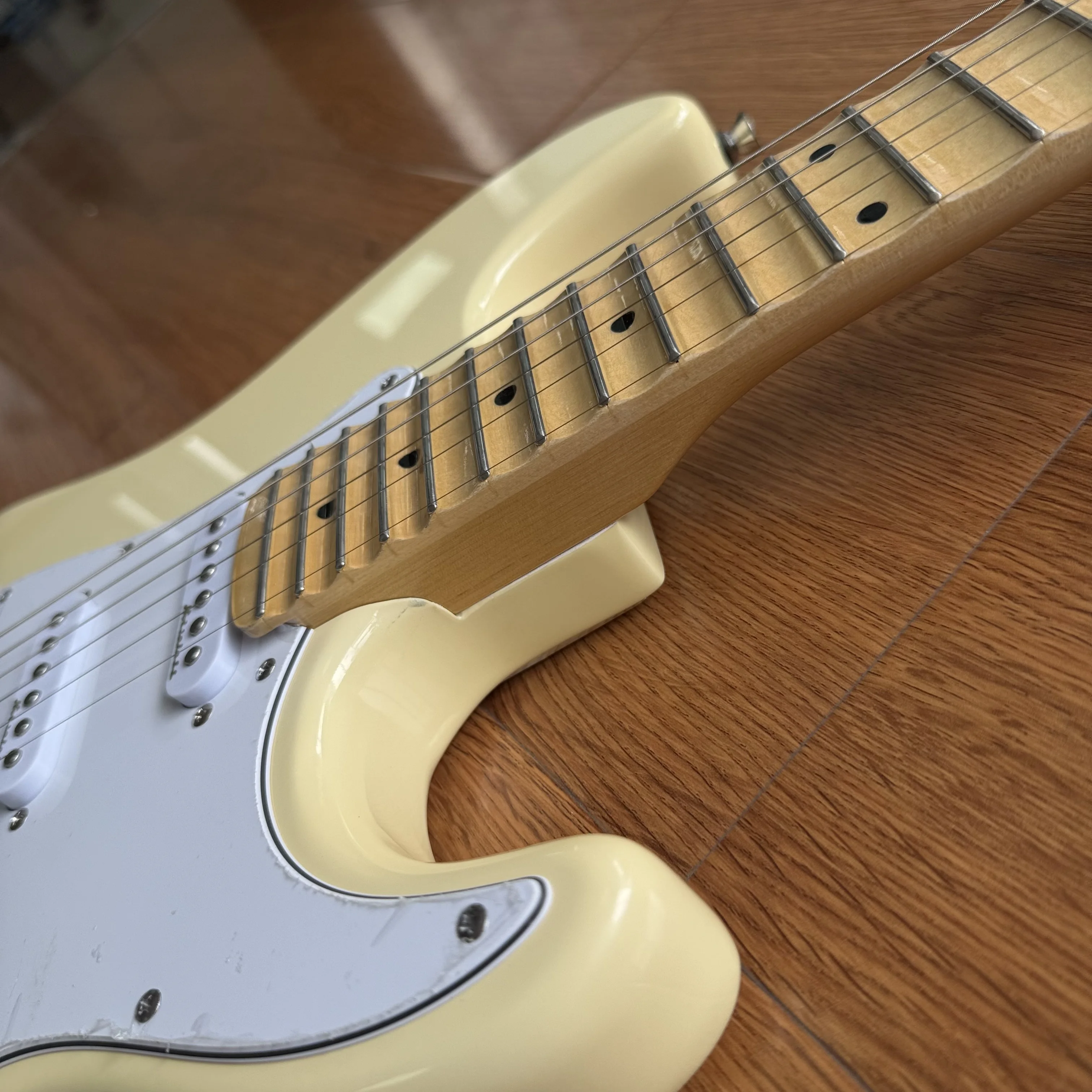 Electric Guitar ST With SSS Pickups Cream White Gloss Body Maple Fingerboard Ideal Christmas Gift Available In Stock - view 5