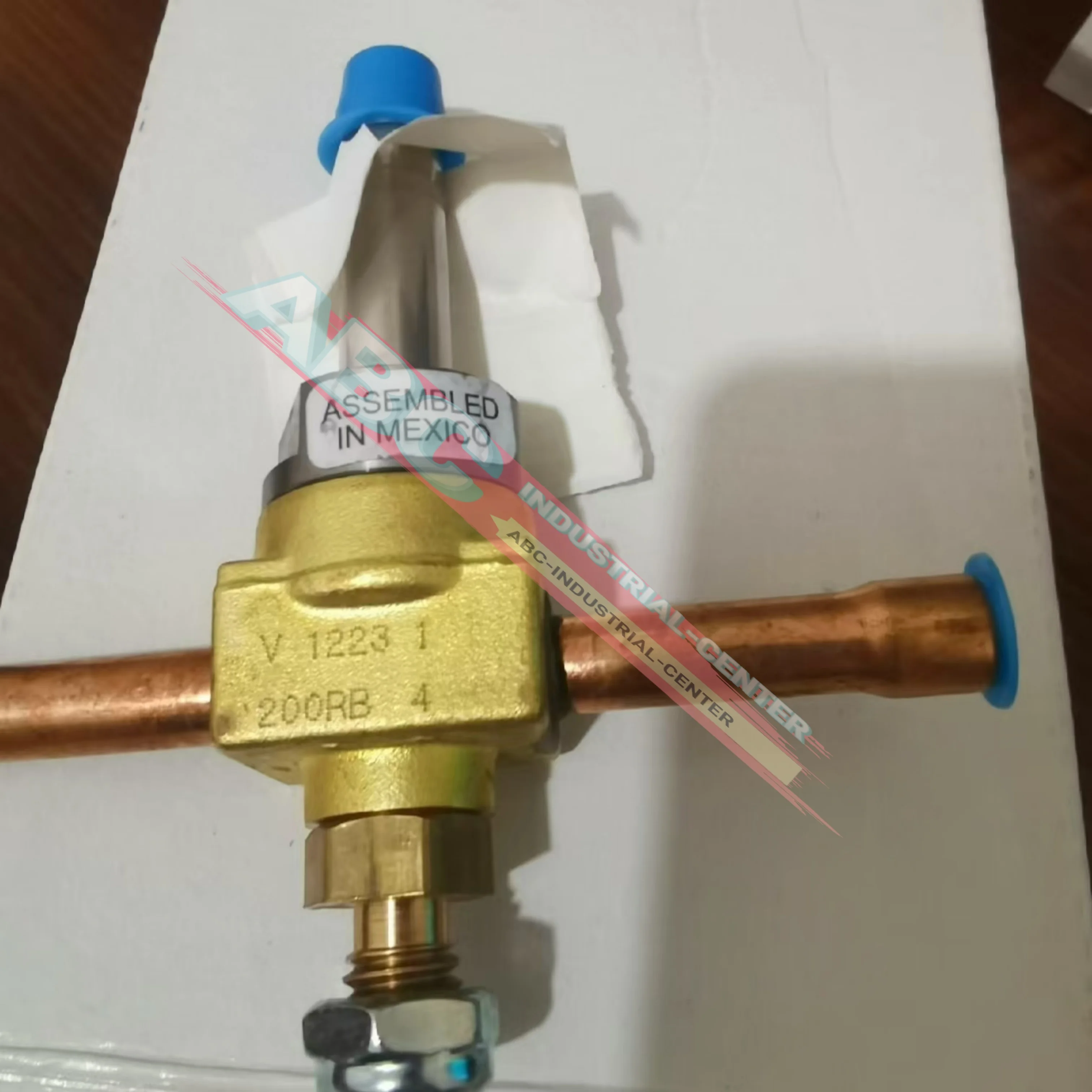 

Новый электромагнитный клапан 200RB4T3T TCLE12HCA в коробке