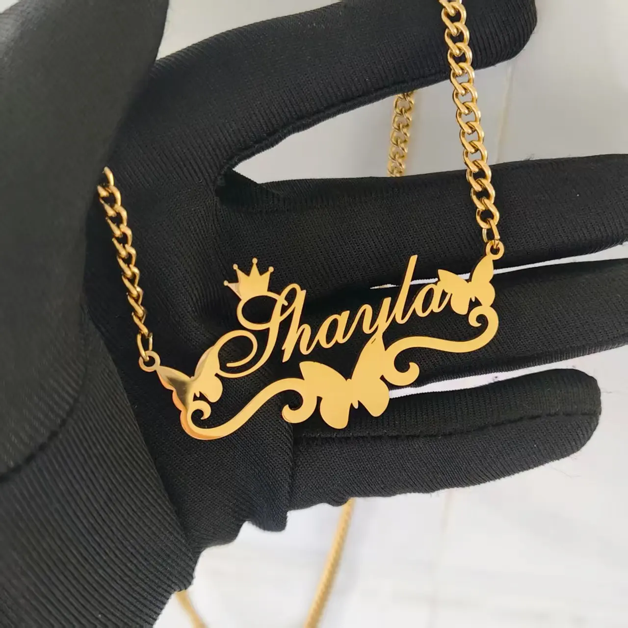 

DHQH New Customized Name/Letter Necklace Personalized Letter/Name Nameplate Pendant Necklaces Valentine's Day Gift for Her/Him