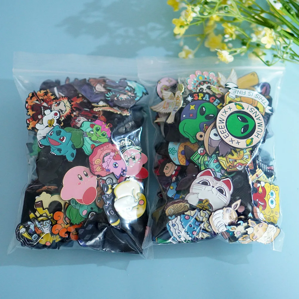 5-15 Stück Zufällig Gemischte Anime Metall-Emaille-Pins Niedliche Filmfiguren-Broschen Modische Anstecknadeln für Hüte Taschen Fans DIY Geschenk