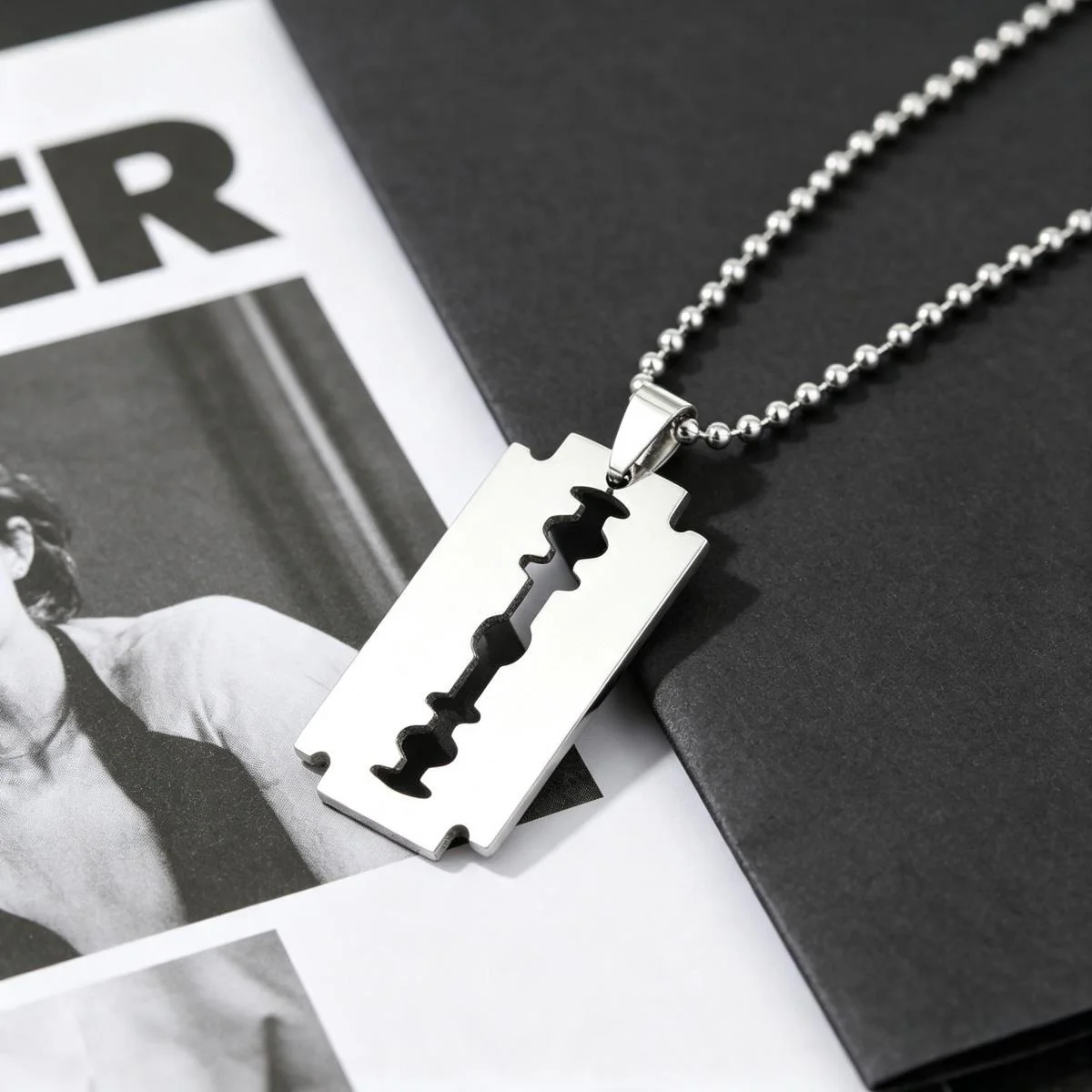 Personalized Razor Necklace Stainless Steel Blade Pendant Dog Tag Chain Punk Rock Jewelry for Men Christmas Gift