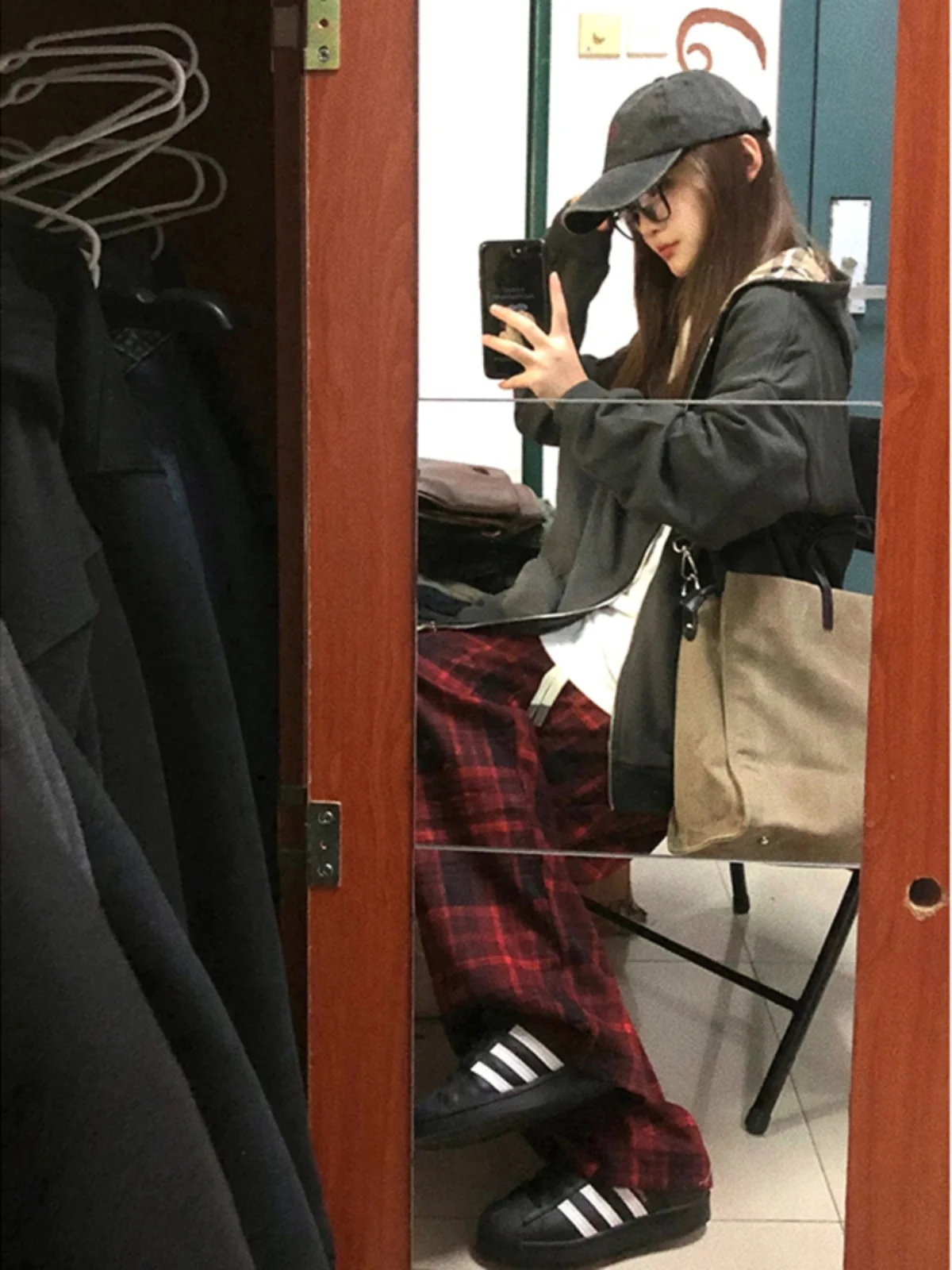 

Мужские длинные прямые брюки в американском ретро-стиле, осенние, с высокой талией, с красным клетчатым узором, повседневные брюки, модные, стильные.