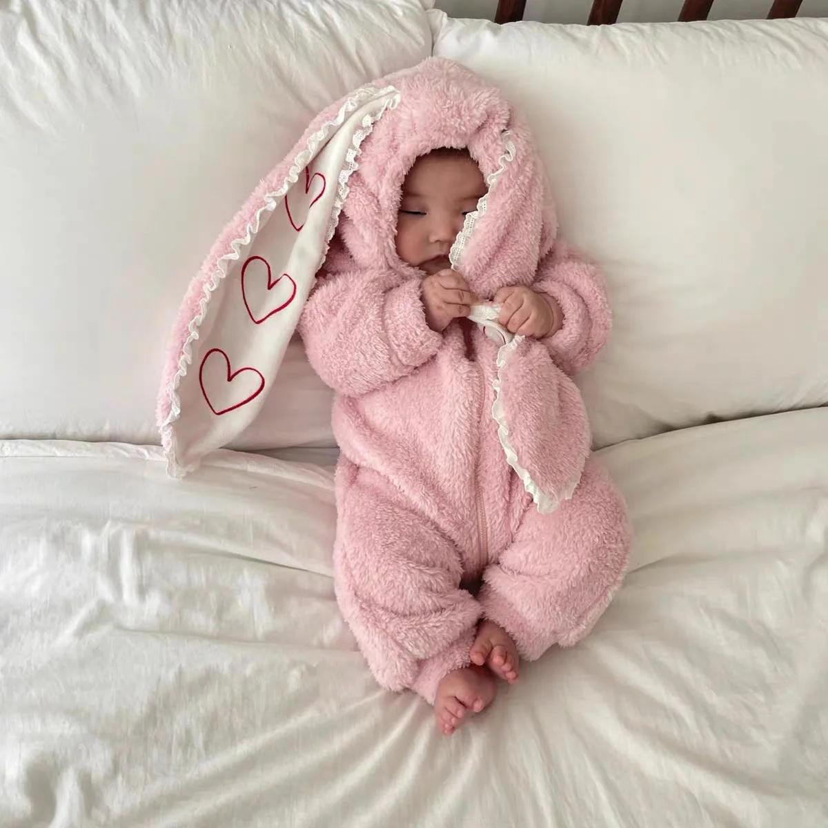 

2025 Winter New Baby Girl Plus Velvet Thick Romper Infant Girl Princess Cute Rabbit Ear Hooded Jumpsuit Toddler Party Clothes