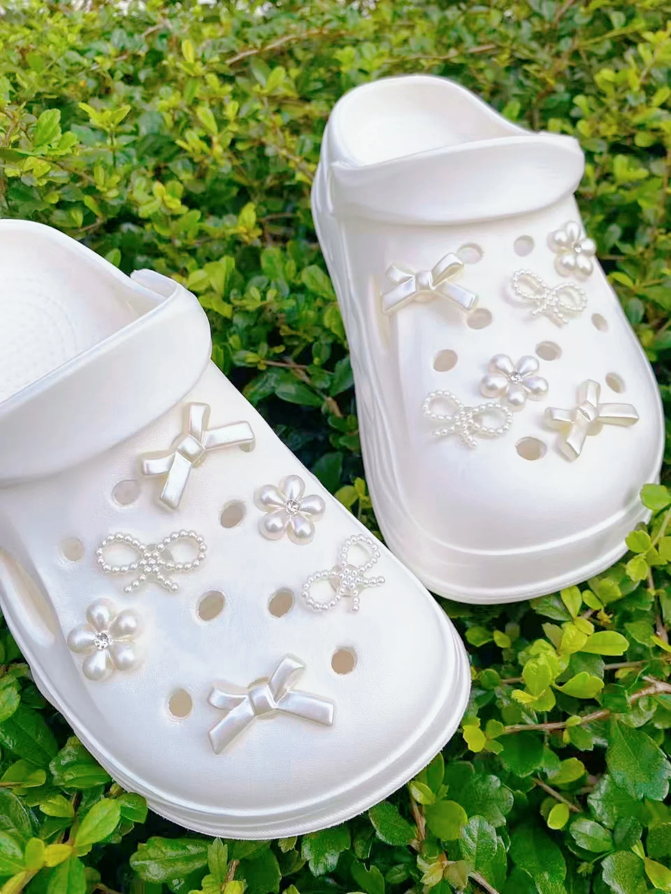 12 off-white bow, flower and pearl bow shoe buckle DIY decorations, multi-functional shoe clip accessories for women's sandals,