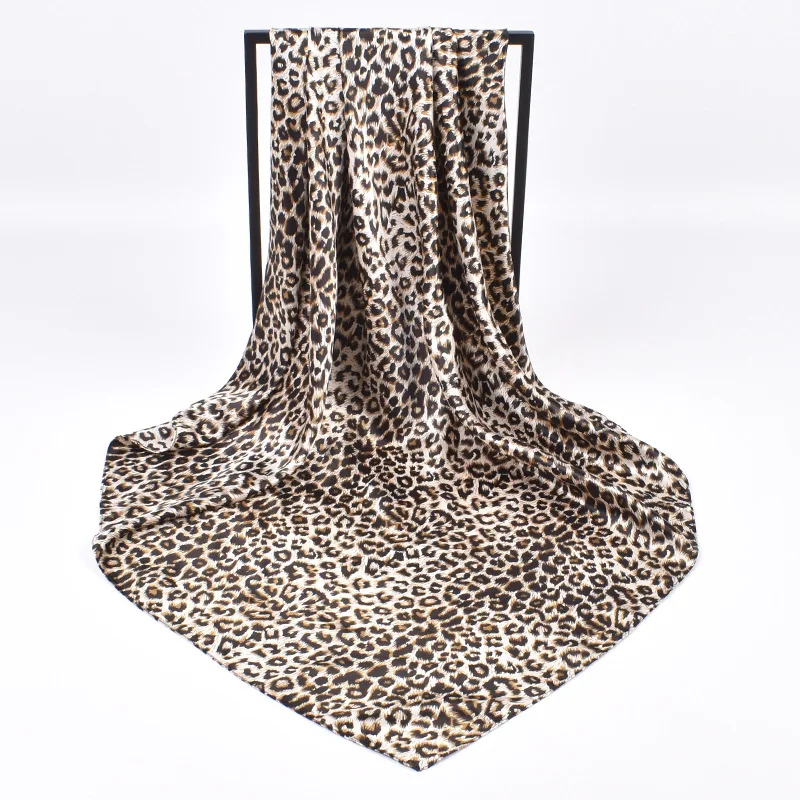 Spring New Leopard Pattern Little Leopard Dot Silk Scarf 90x90 Color Ding Square Scarf Luxury Replica Brands Summer Shawl