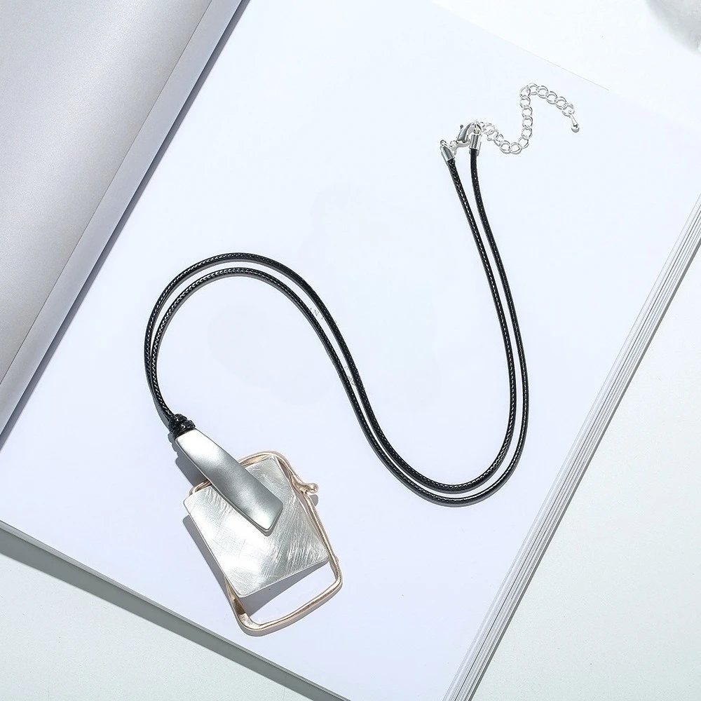 Geometrische Hohl Quadrat Pullover Kette Legierung Retro Weibliche Persönlichkeit High-end-Gefühl Lange Halsketten Mode Schmuck – Detail 1