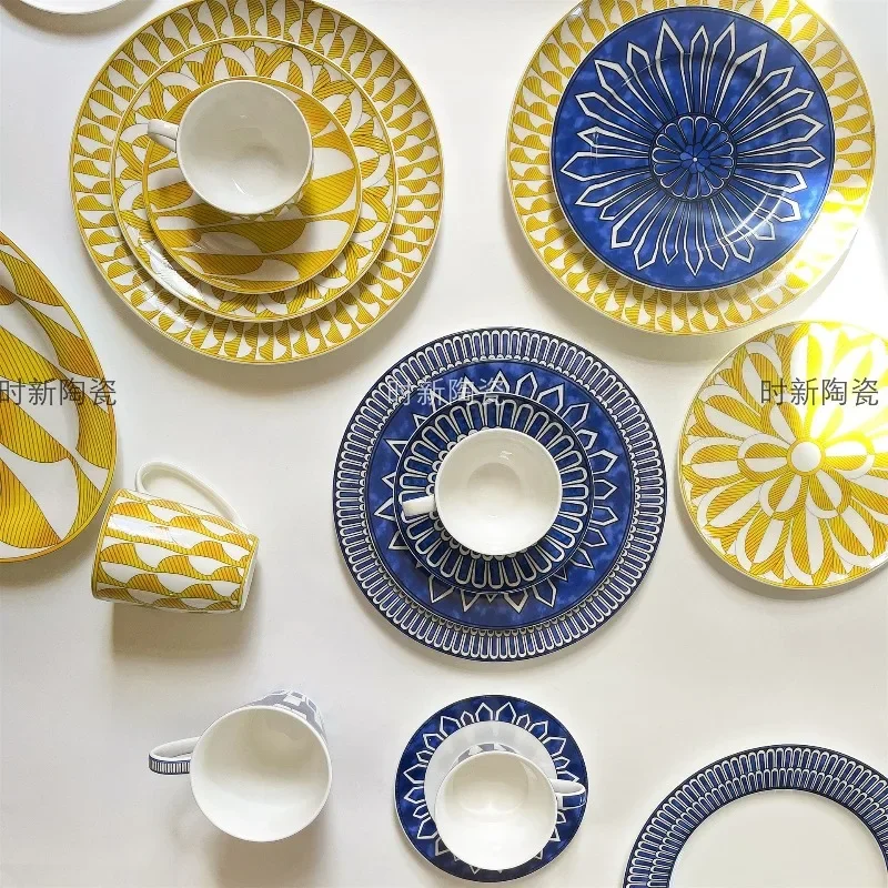 

Bone China Ceramic Tableware Cups Saucers Bowls Spoons Plates Teapots Fit for Home Dining Office Coffee Afternoon Tea And