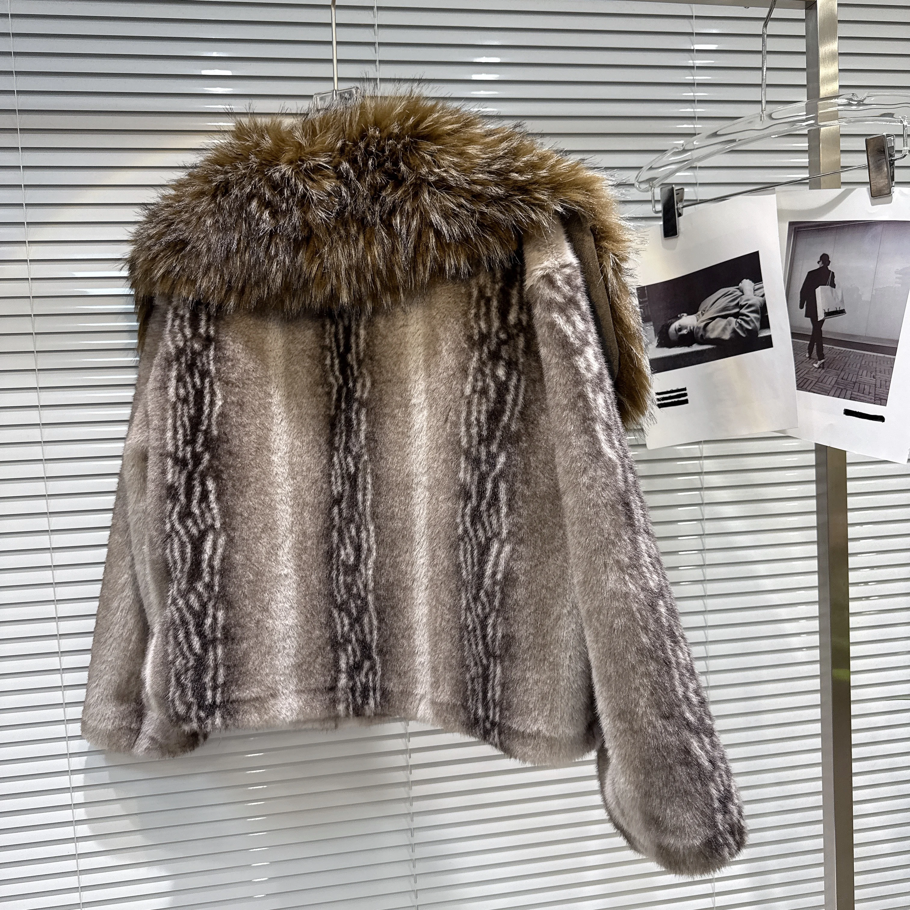 Giacca da donna in pelliccia sintetica francese elegante da socialite con collo in pelliccia a maniche lunghe monopetto dritto alla moda versatile per l'inverno