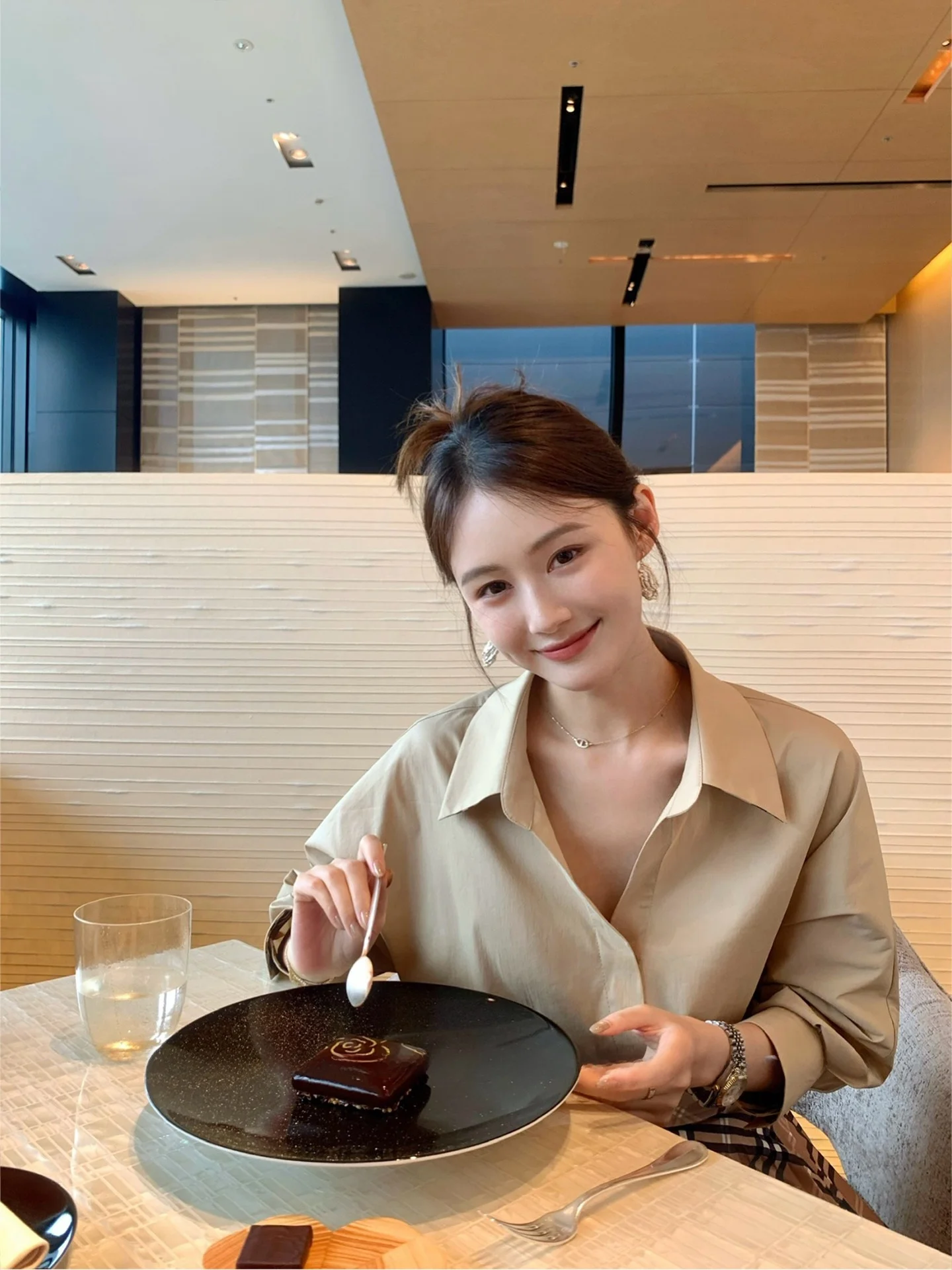 

Универсальная женская рубашка с длинным рукавом, плиссированной талией, отложным воротником, в стиле Берлин Кониклс, с двумя вариантами ношения, повседневная