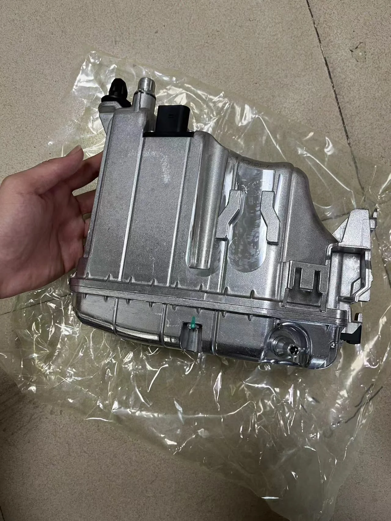 Aluminum Expansion Coolant Water tank Coolant Storage tank Coolant Reservoir Tank 17138610656 17139846642 for BM W 5 6 7 SERIES