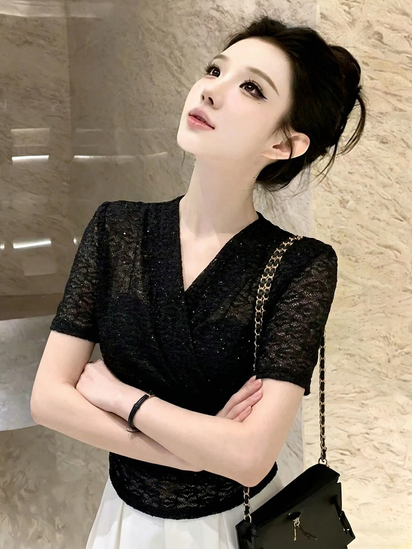 

Elegant V-Neck Color Base Shirt Chic Summer Commute Top Women's Fashion Short Sleeve Straight Cut Korean Style T-Shirt