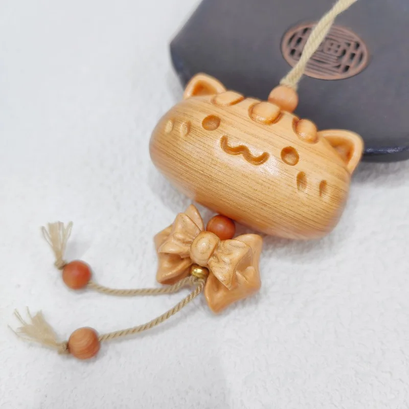 1 PC Adorable Beech Wood Long Tailed Lucky Cat Carved Wooden Hanging Ornament DIY Landscape Decoration Creative Birthday Present