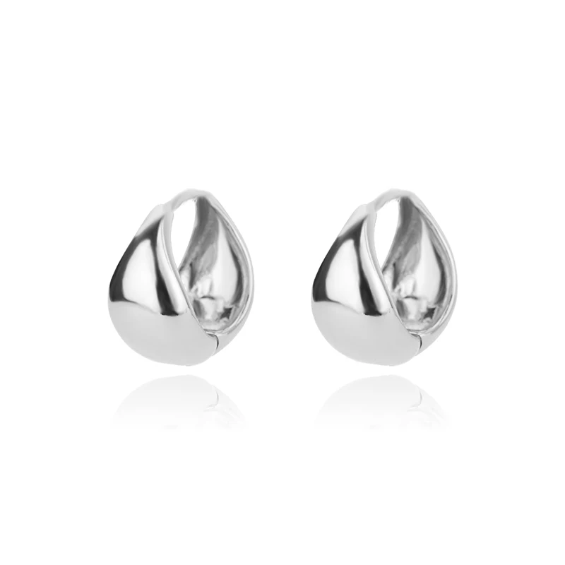 Klobige flache kleine Kreis-Creolen für Frauen, Charm, silberfarben, Edelstahl, geometrische Ohrringe, minimalistischer Schmuck – Detail 3