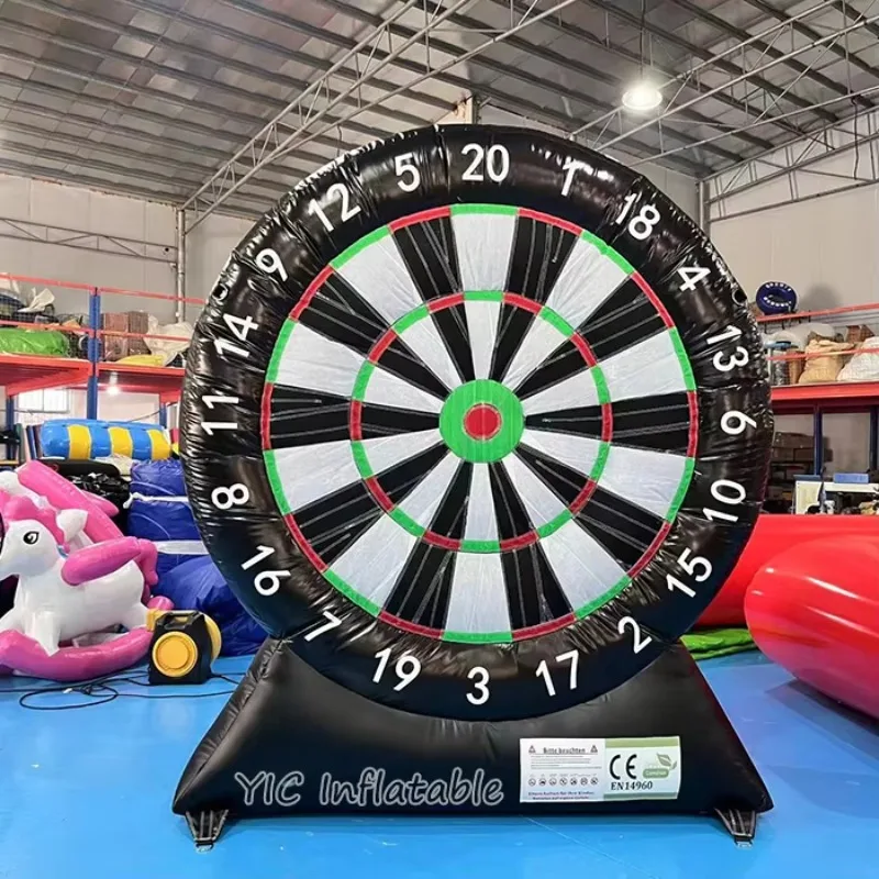 Gry piłkarskie dmuchane do rzucania piłką, piłka nożna na zewnątrz, gra w rzucanie dla dzieci i dorosłych.