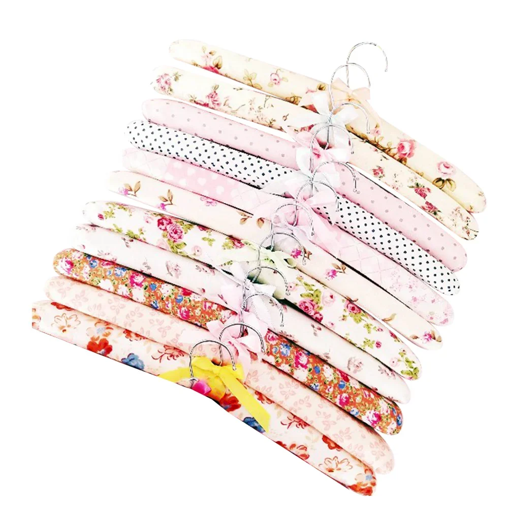 

Coat hangers Flower Cloth Non-slip Wood Hangers Pastoral Cloth Hanger Non-Slip Clothes Hangers Drying Rack(Random Color)