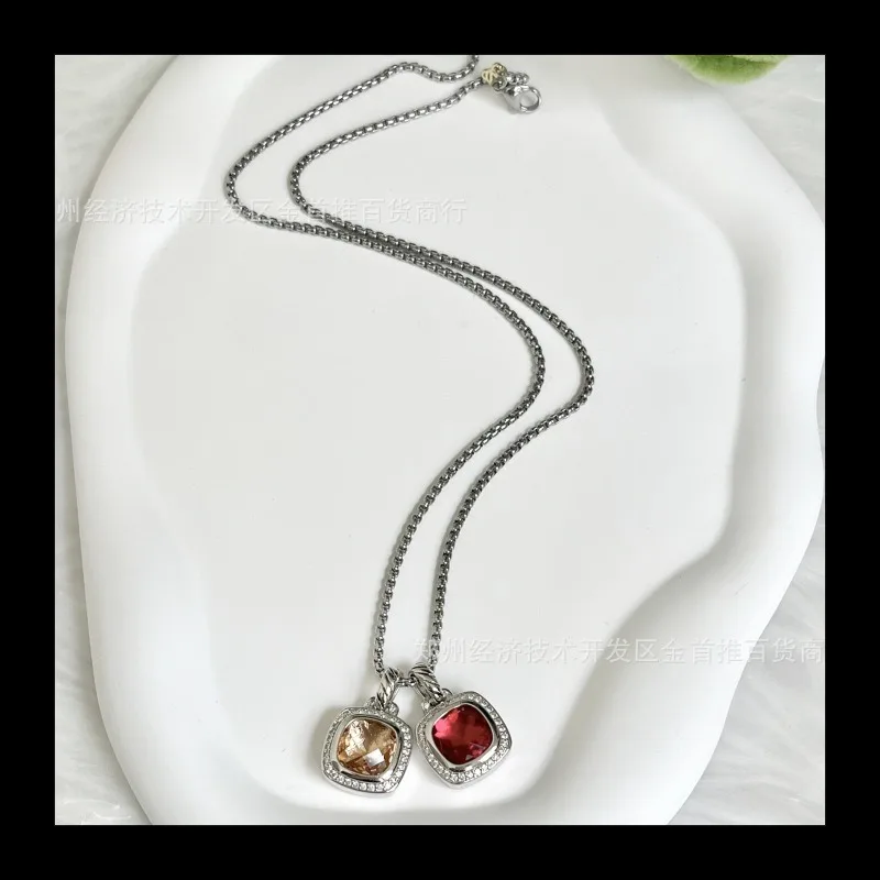 

Популярное колье с циркониевым кулоном