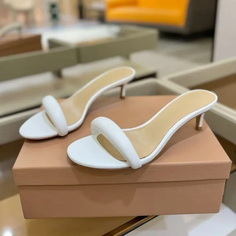 Nuovo 2025 Pantofole in vera pelle con cinturino in tinta unita da donna Open Toe Sandali con tacco alto sottile Scarpe da sera sexy estive