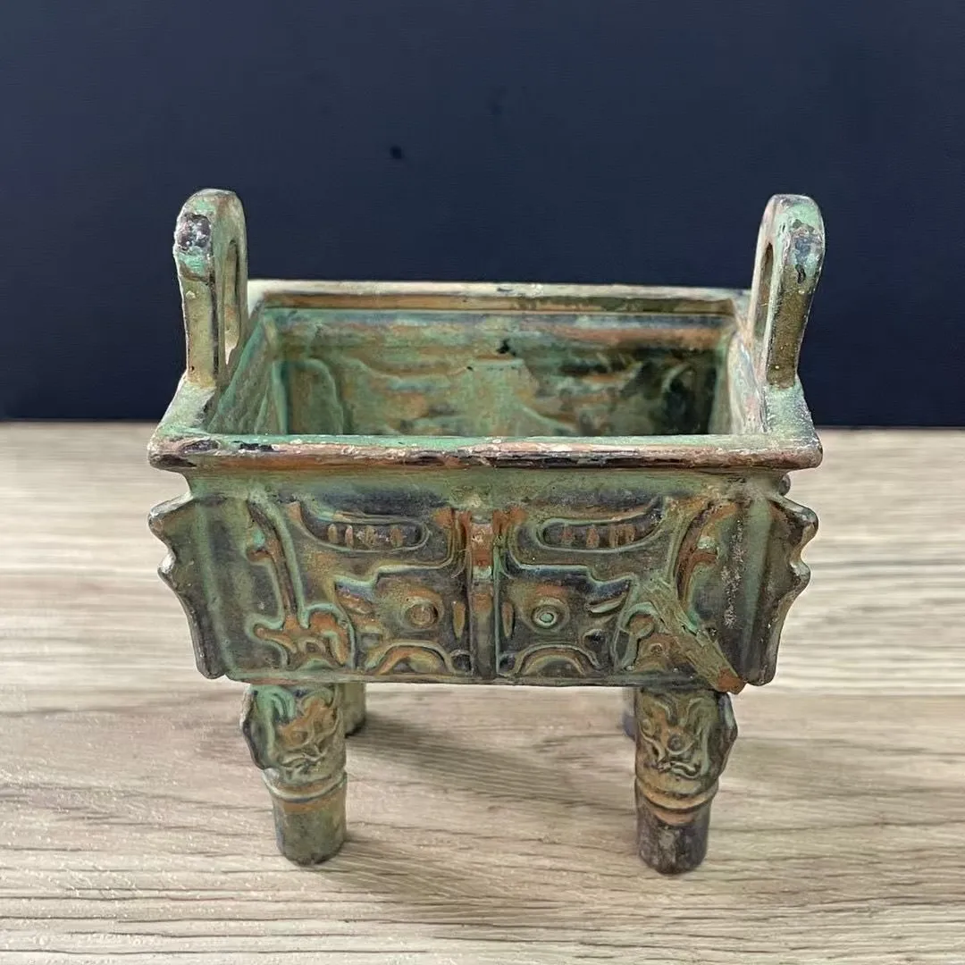 Antique bronze ware old pulp square beast tripod, retro cultural and play collection square incense burner aromatherapy tripod s