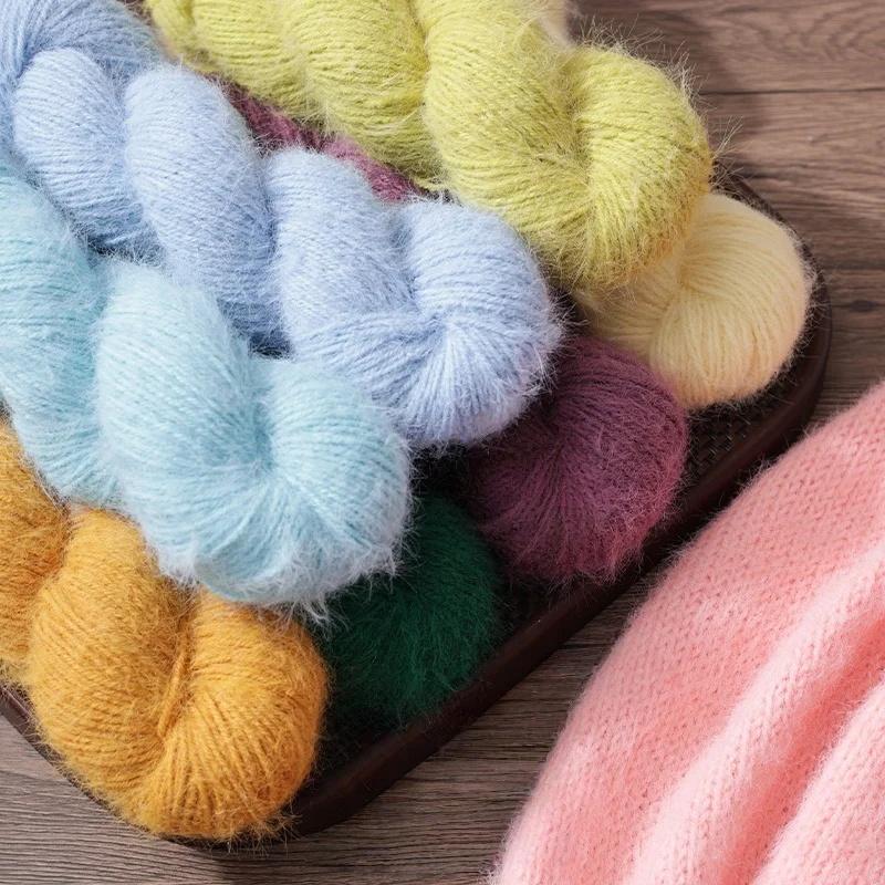 Einfarbiges, flauschiges und weiches Wollgarn, erhältlich in verschiedenen Farben, weich und hautfreundlich, mitteldick, modisch und einfach gestrickt, geeignet zum Stricken von Schals, Hüten,