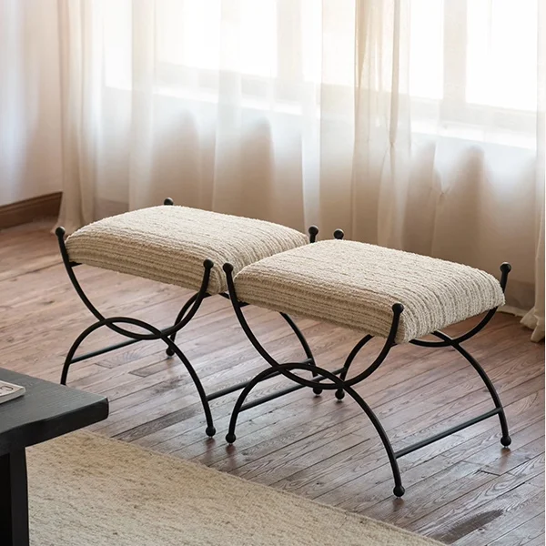 Vintage Metal Upholstered Shoe Bench Minimalist Makeup Stool for Bedroom French Elegant Footrest Comfortable Changing Shoe Seat