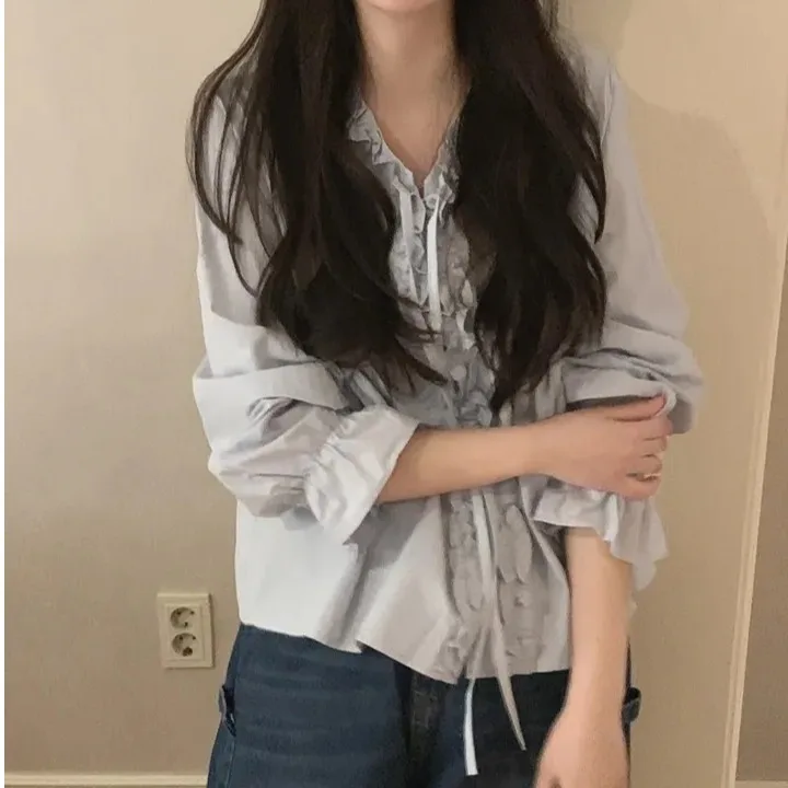 

Элегантный корейский топ с длинным рукавом, V-образным вырезом и бантом, модный, омолаживающий образ, для ранней весны 2026 года