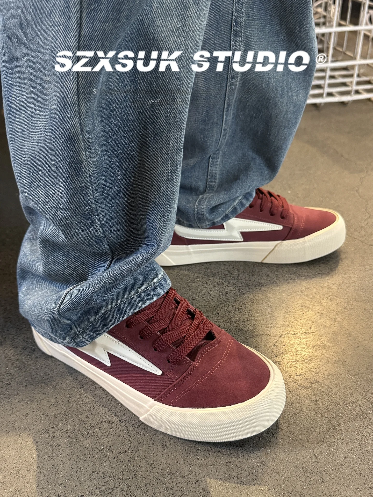 

Men's Low-Top Canvas Slip-On oes 2026 New Sle Lightning Design Casual Board oes for Teenagers And Students Wine Red