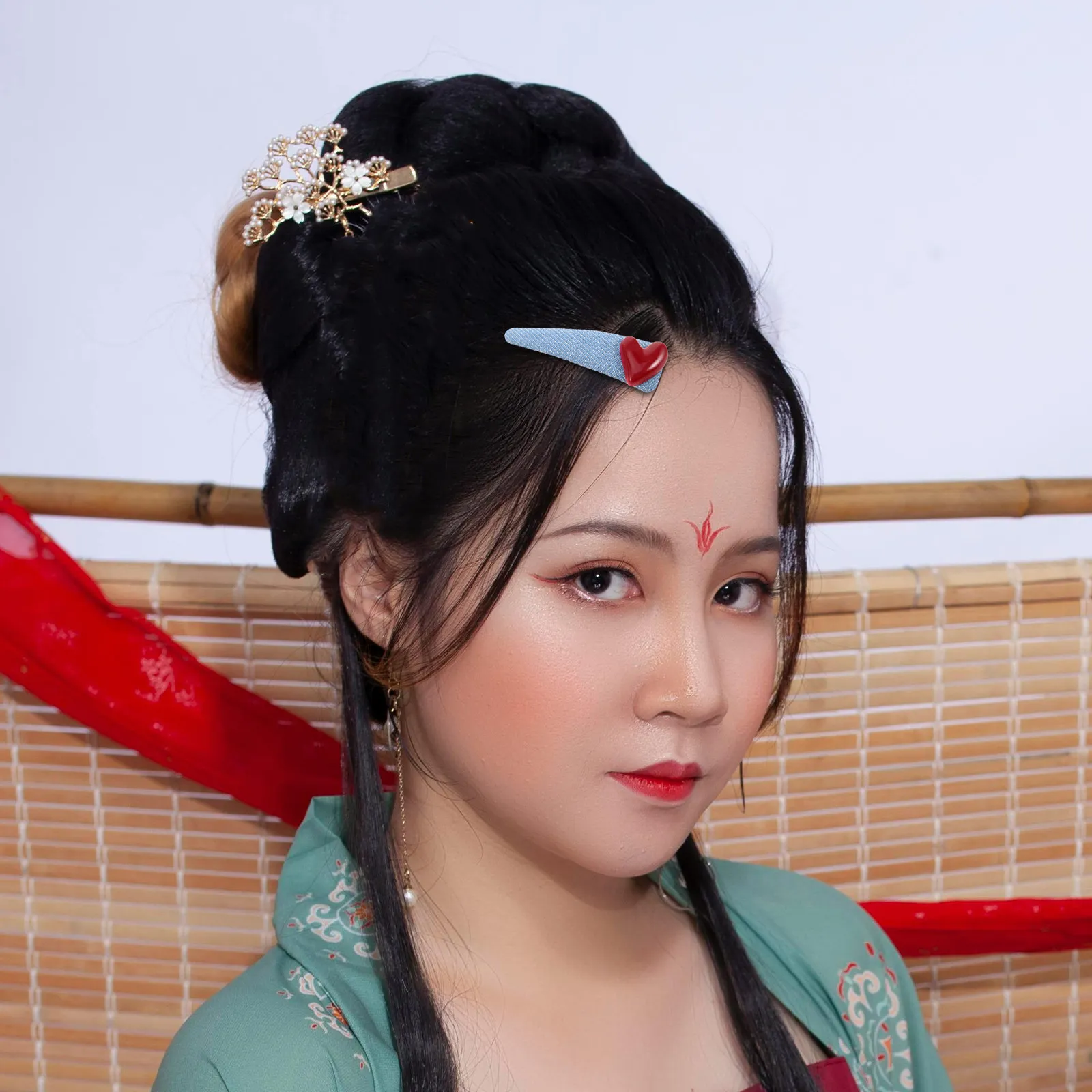 

2Pcs Denim Hair Clips Heart Side Bang Barrettes Blue Decorative Hair Accessories Stylish for Women Daily Parties School