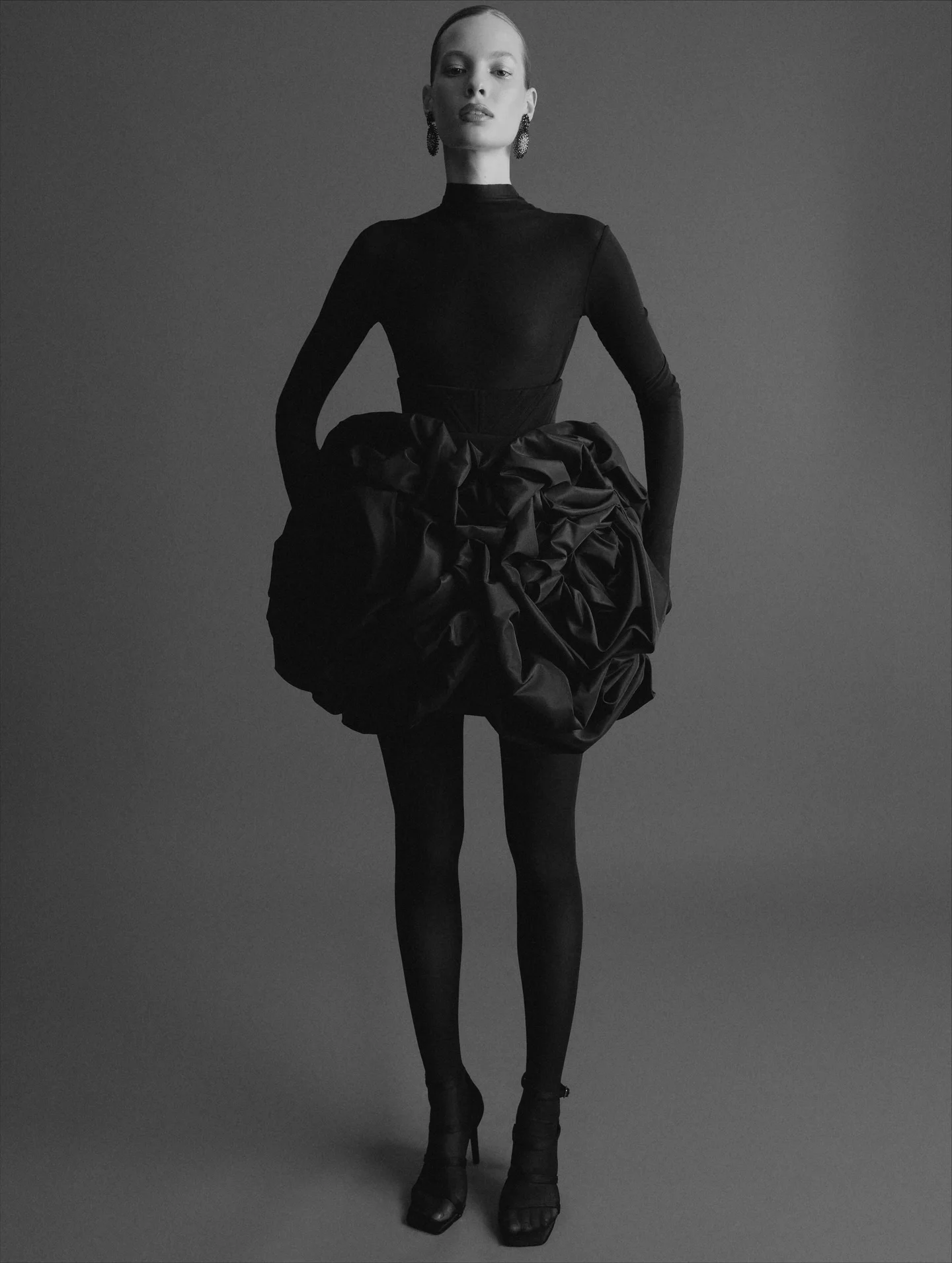 トレンドのボリューム感のあるローズスカート、ハイウエストミニ丈、フリル付きフラワースカート、ショートカクテルパーティガウン、女性用3Dフローラルスカート、カスタムメイド