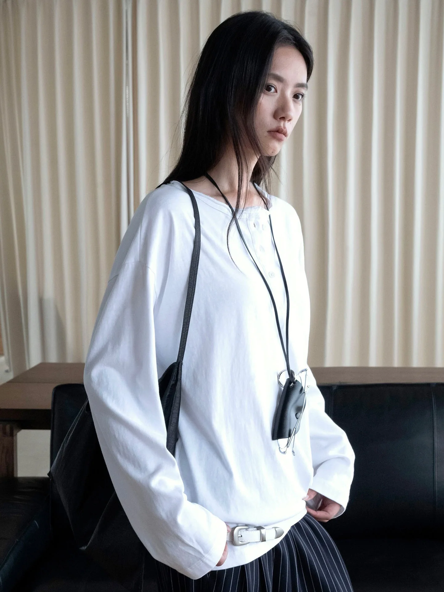 Autumn new Japanese style simple and relaxed Henley collar with rolled edges, white inner T-shirt, slimming top for women