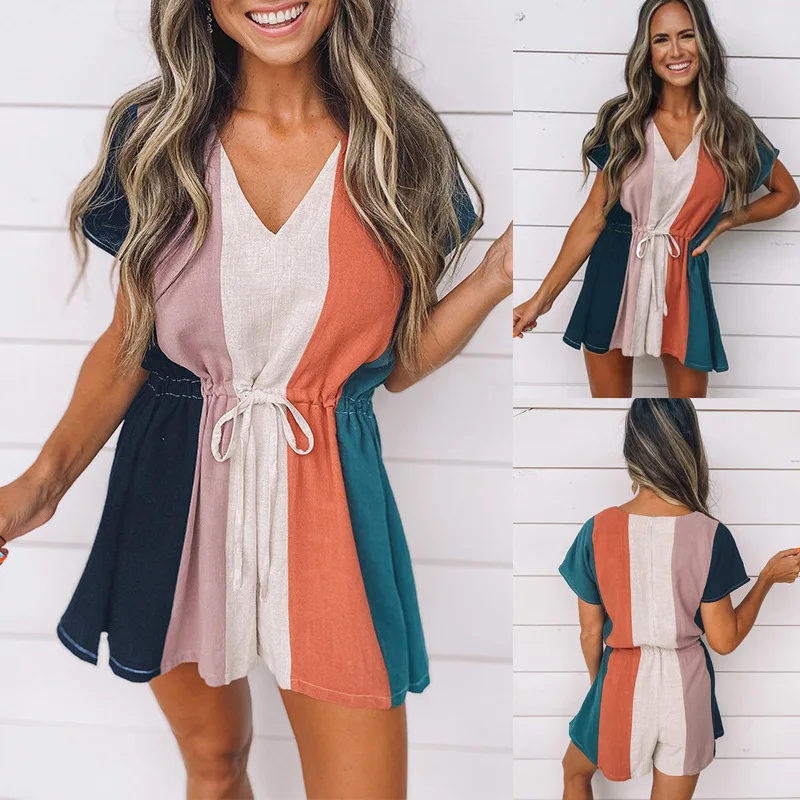 Damski kombinezon z dekoltem w serek, blokami kolorów, wiązaniem w talii, krótkim rękawem i zwiewną siluetą.