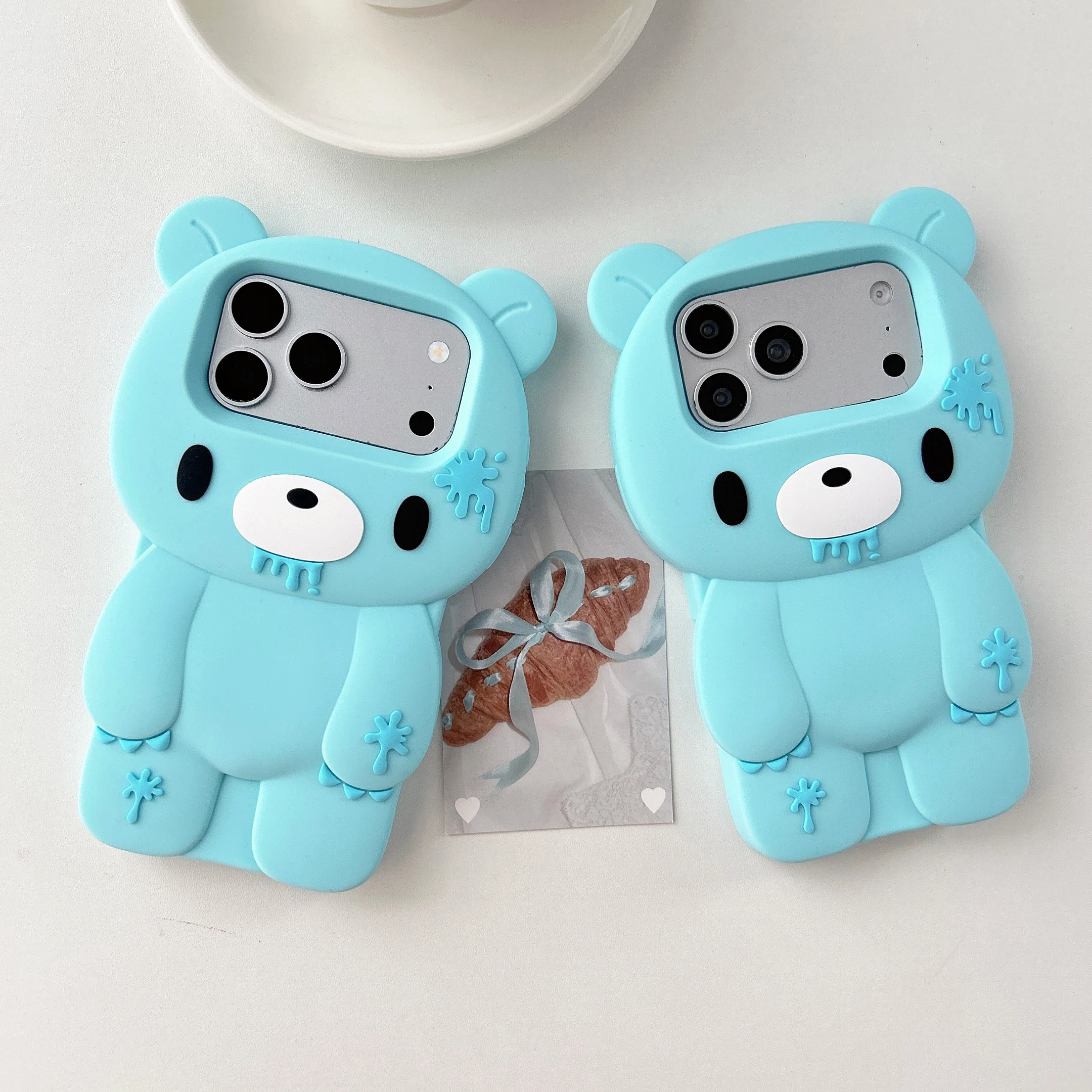 3D Cartoon Niedlicher Blauer Einzigartiger Blutiger Bären-Rilakkuma Handyhülle für iPhone 18 17 16 15 14 13 12 Pro Max Weiche Silikonhülle – Detail 5