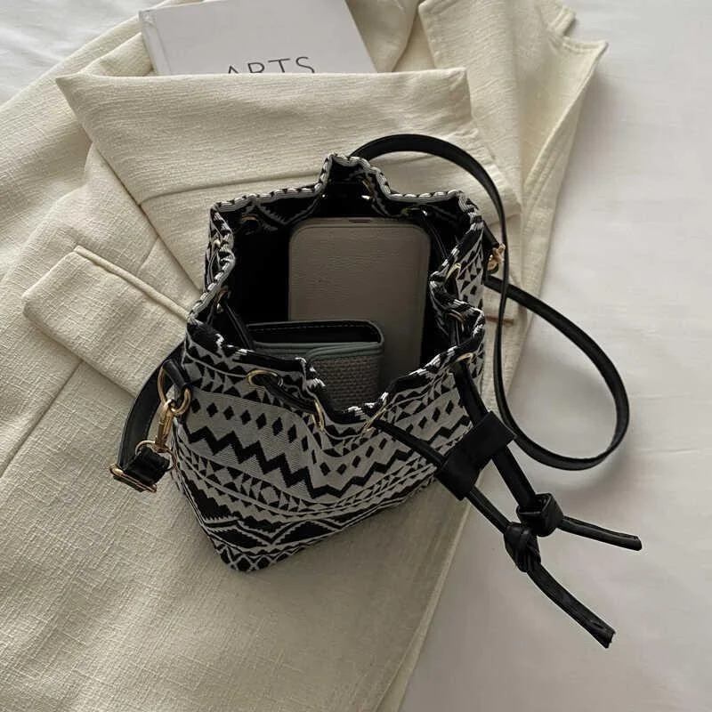 2024  New Personality Leisure Popular Single Shoulder Ethnic Wind Oblique Crossbody Drawstring Bucket Bag Female Retro