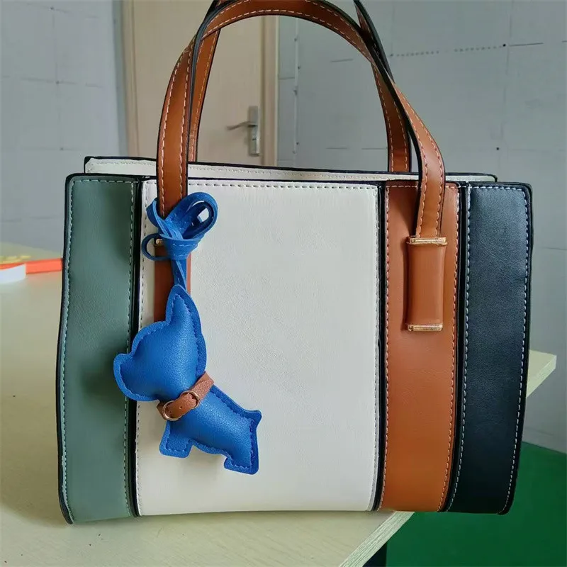 زخرفة البلدغ الشرسة الفائقة للنساء ، أجزاء حقيبة الكلب من جلد البولي يوريثلين ، سلسلة مفاتيح السيارة ، زخرفة حقيبة الظهر ، سلاسل المفاتيح ، الجديدة