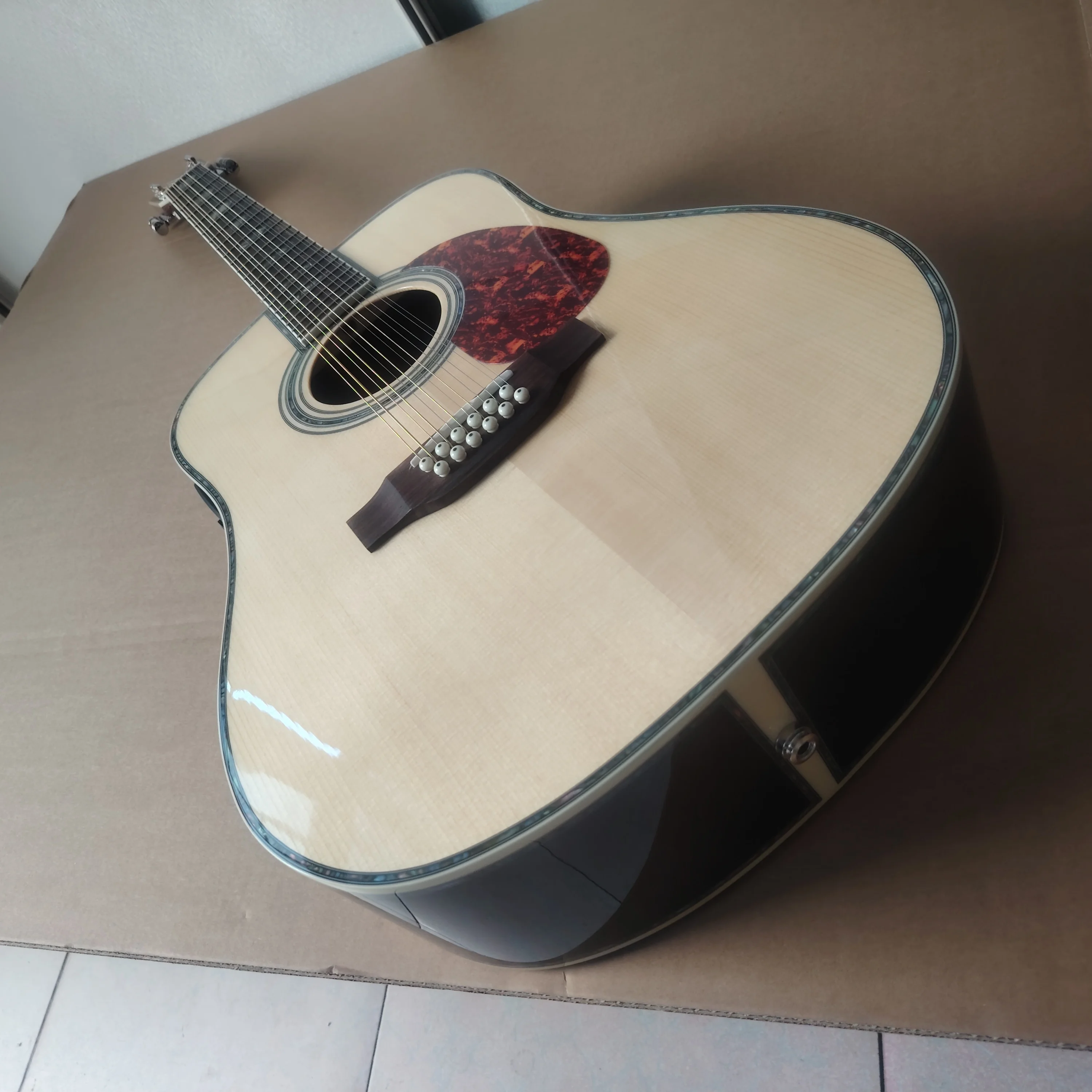 

41 inch, 12-string acoustic guitar, redwood fingerboard, spruce top,
