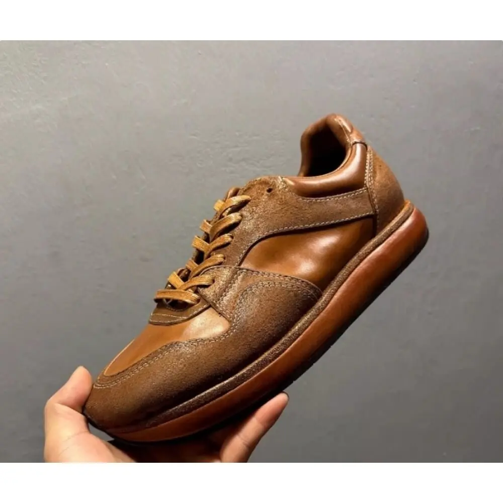 

Кожаные ретро-кроссовки ручной работы из коньячной кожи – премиальный комфорт, классический стиль для современных джентльменов
